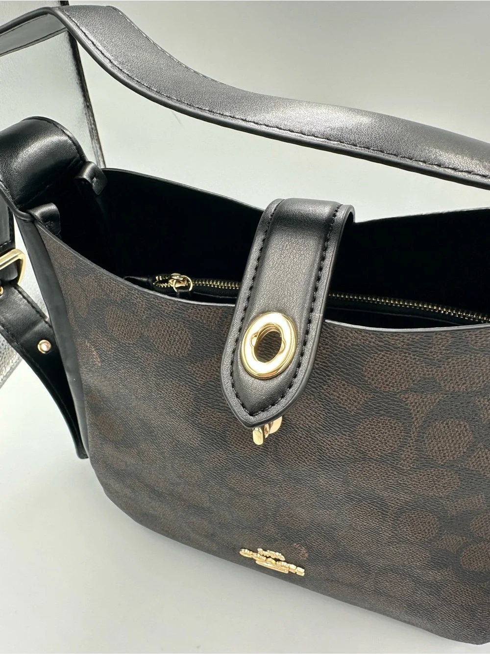 Coach Hadley Hobo Signature Canvas Brown Black Leather Turnlock Gold CW003 NWT